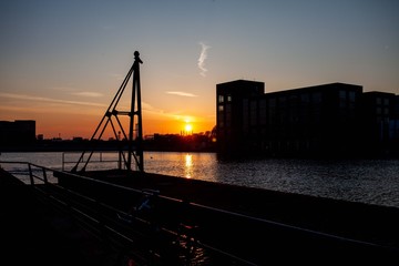 Sonnenuntergang im Duisburger Innenhafen