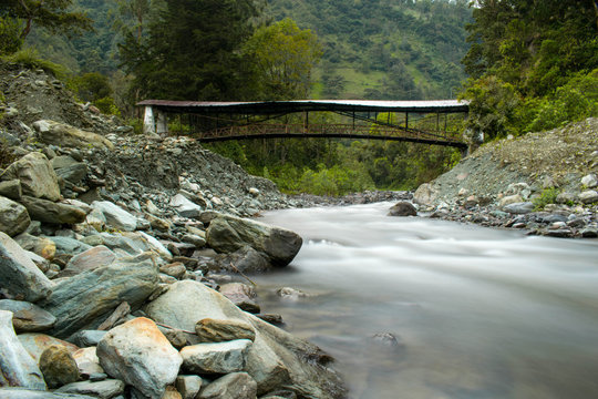 A la orilla del r&iacute;o Combeima. (Juntas , Tolima - Colombia)