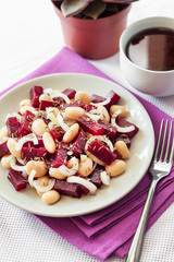 Beetroot salad with white kidney beans, pickles and onion