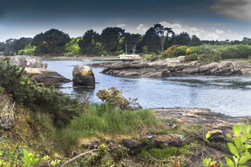Low tide in Poludlu, Brittany, France, with a small castle ruin