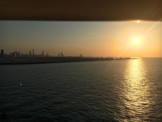 Skyline Abu Dhabi im Sonnenuntergang