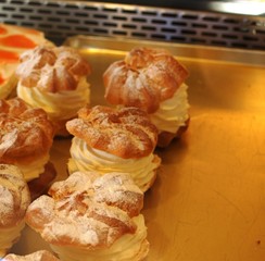 cream puff, windbeutel,essen, frühstück, süss, backwaren, baked, dessert, brot, teller, mahl, brotzeit, croissant, kuchen, köstlich, brötchen, backstube, sugar, weiß, creme, cheese, frisch, 
