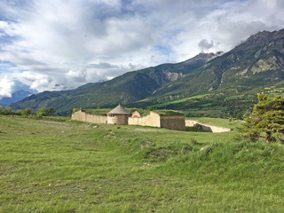 Fototapeta na wymiar Forteresse de Mont-Dauphin - les batteries de défense
