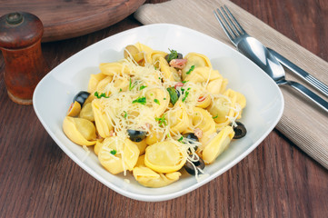 Tortellini with cheese and olive