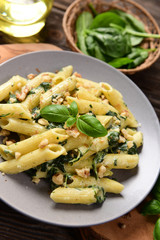 Penne pasta with spinach, gorgonzola cheese and walnuts