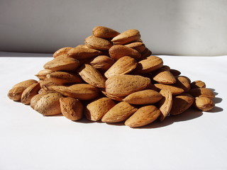 montón de almendras 