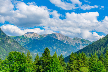 Fototapeta na wymiar Blick auf eine Bergkette in den Allgäuer Alpen, Hindelang