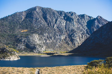 Obraz premium Vibrant view of Grant Lake, Mono county, June Lake Loop, Inyo National Forest, California, United States