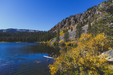 Fototapeta premium Vibrant panoramic summer view of Lake George near Twin Lakes, Mammoth Lakes, California, United States
