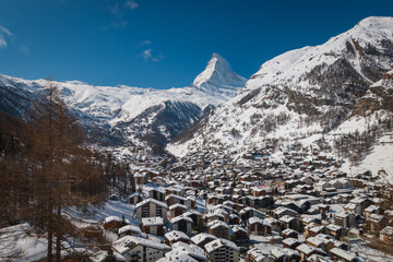 Fototapeta na wymiar Cityscape of Zermatt, Switzerland with Matterhorn.