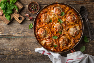 meatballs in pasta nests with tomato sauce