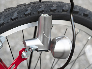 自転車のダイナモライト