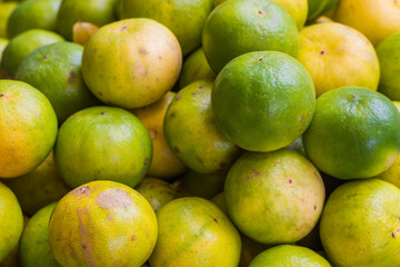 Fresh lemons are sour, nutritious and nutritious.