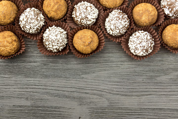 Fototapeta na wymiar Chocolate and coconut cakes