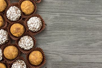 Obraz na płótnie Canvas Chocolate and coconut cakes