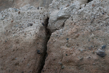 Rock crack