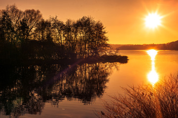 Sonnenuntergang am Fluß