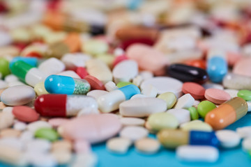 Viele Medikamente wie Tabletten Pillen und Kapsel