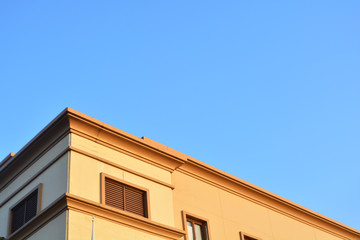 Fototapeta na wymiar Building with blue sky