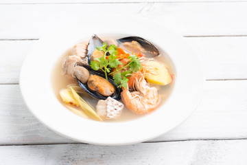 Tom Yum goong nam sai - Seafood Thai soup