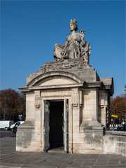 Fototapeta na wymiar Statue sur la place de la Concorde à Paris