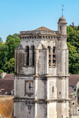 Fototapeta premium Tonnerre. Clocher de l'église Notre-Dame vu de l'église Saint Pierre. Yonne. Bourgogne-Franche-Comté 