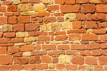 Mur de pierres rouges 