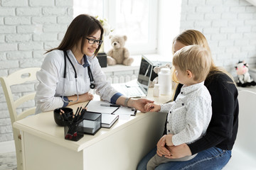 Pediatrician Meeting With Mother And Child In Hospital