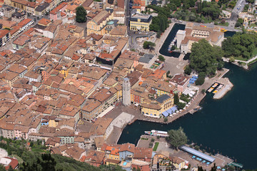 Fototapeta premium Riva del Garda vista dall'alto