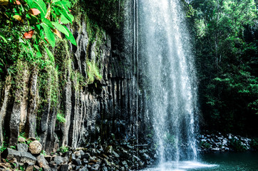 Wasserfall im Regenwald