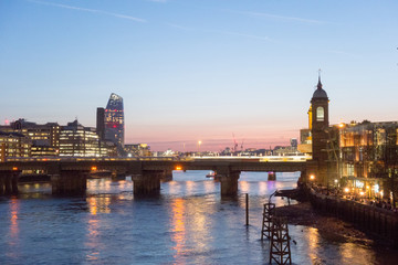 Fototapeta na wymiar London im Abendlicht