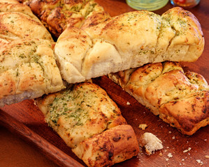 ITALIAN GARLIC BREADS