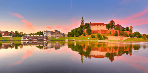 Fototapeta na wymiar Wawel at sunset