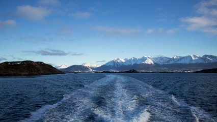 vista desde barco de la ciudad de ushuaia/argentina 