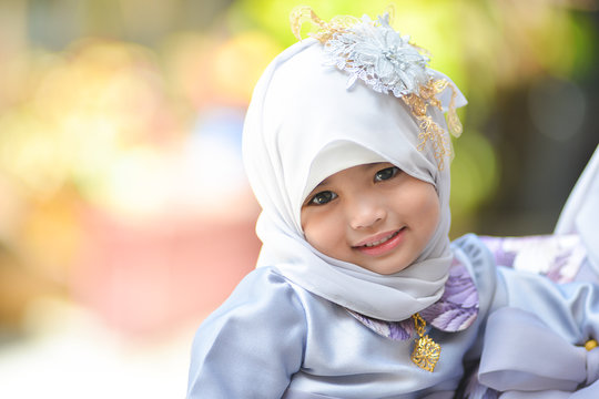 Muslim Girl Child Images – Browse 30,187 Stock Photos, Vectors, and Video |  Adobe Stock