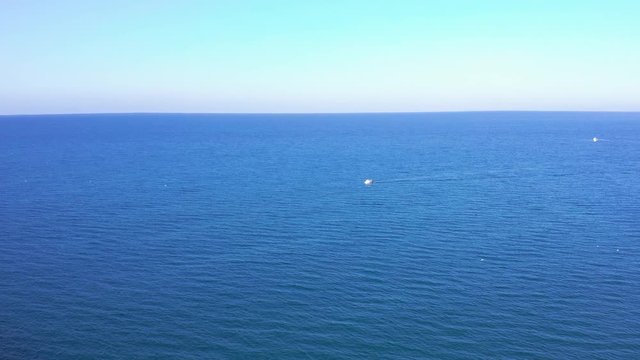 Vista aerea del mare calmo di sicilia
