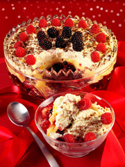 TRADITIONAL CHRISTMAS TRIFLE