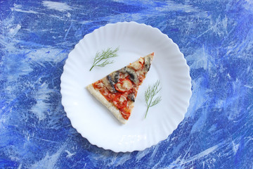 slice of pizza with mushrooms, tomatoes and cheese on plate