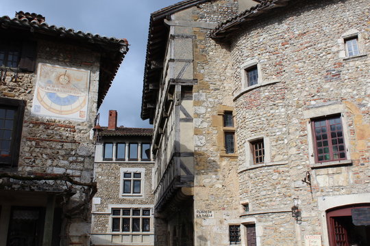VILLAGE MEDIEVAL DE PEROUGES - AIN