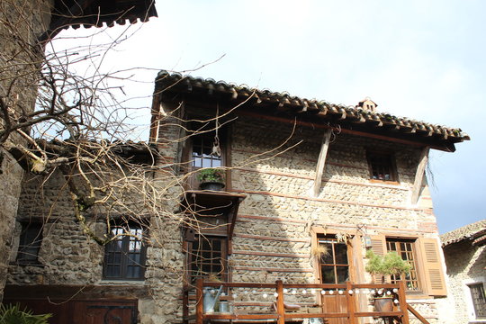 VILLAGE MEDIEVAL DE PEROUGES - AIN