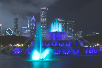 Long exposure of the Buckingham fountain at night with Chicago in the background