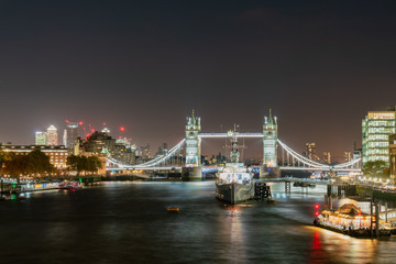 Fototapeta na wymiar Night view of the famous Tower Bridge