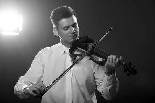 The musician plays the electronic violin. Violin close up. 