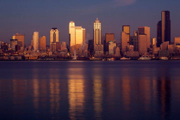 Obraz premium panoramę o zachodzie słońca