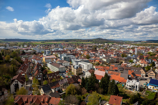 &Uuml;bersichtsaufnahme Sinsheim mit Fernblick in den Kraichgau