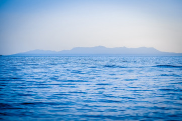 Fototapeta na wymiar Beautiful color of the sea on the most famous Island of Greece.