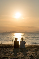 Fototapeta premium 夕日の海のシルエット