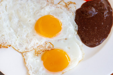 Fried eggs with beans