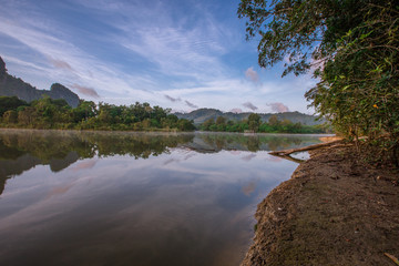 Obraz premium Backgrounds of scenery (nature), wallpaper close (mountains, swamps, trees) with a colorful atmosphere morning sunrise, natural beauty, seen during the trip.