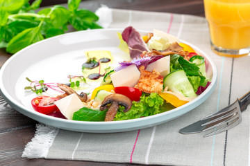 Chisken breast and mushroom salad with vegetables